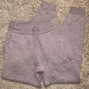 Lululemon Scuba Jogger in Heathered Violet Verbena- RARE!
